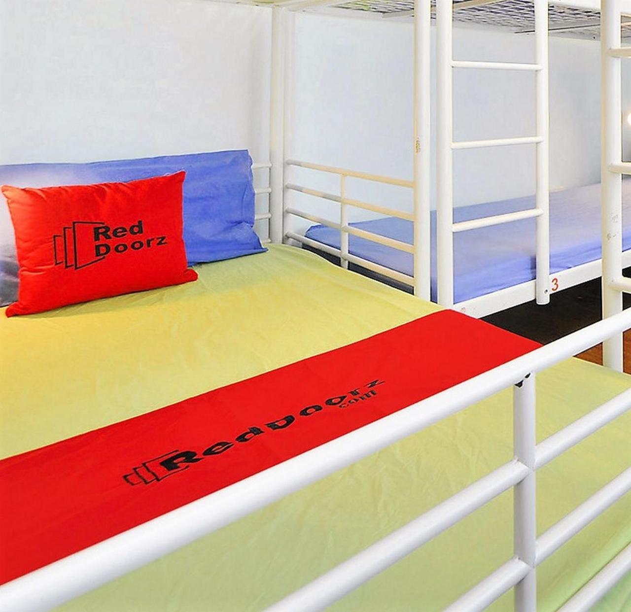 RedDoorz Hostel @ Clarke Quay Singapore Buitenkant foto